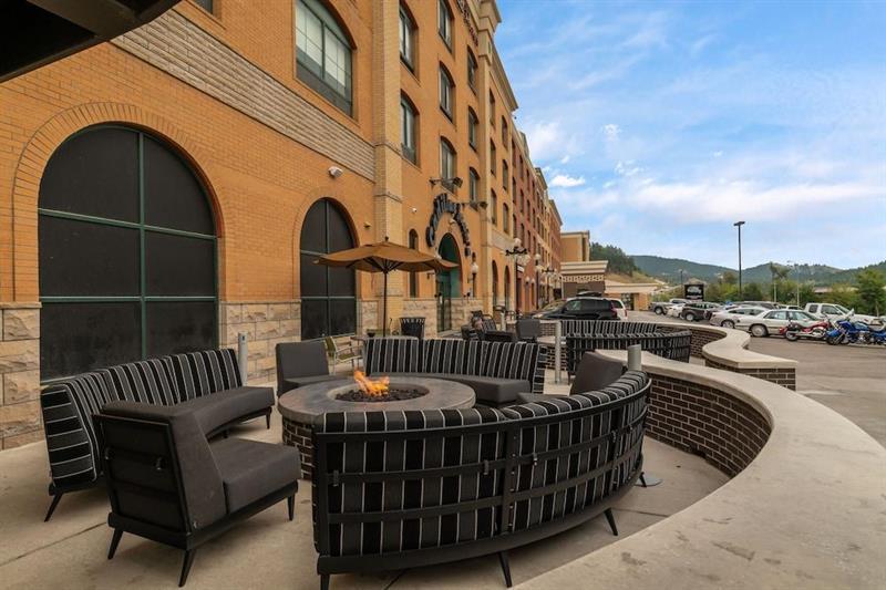 Doubletree By Hilton Deadwood At Cadillac Jack'S Hotel Exterior foto